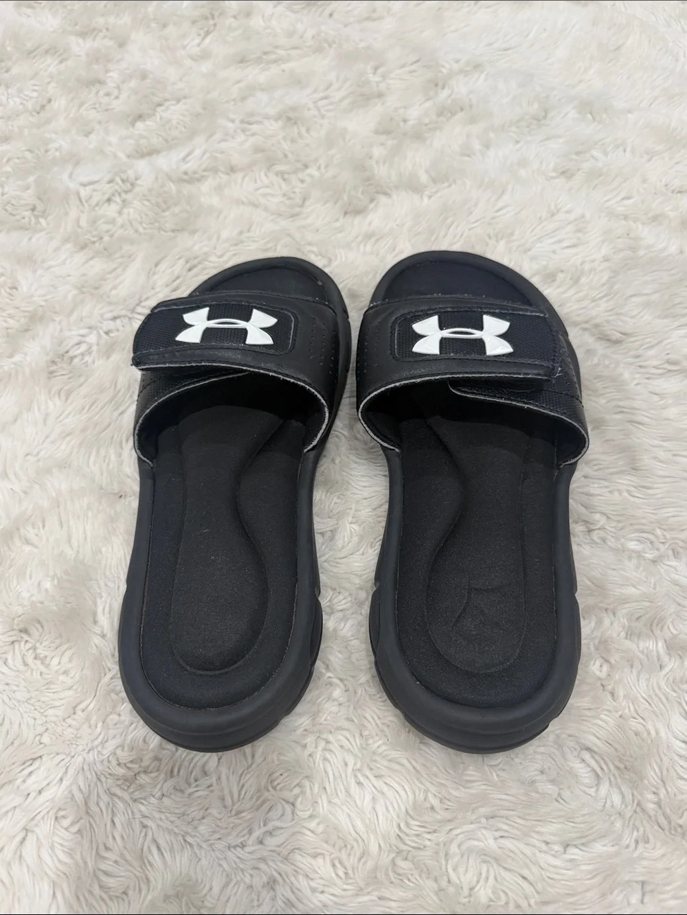 Under Armour Kids Black Slide Sandals‎ with White Logo Accent Size 4 Youth
